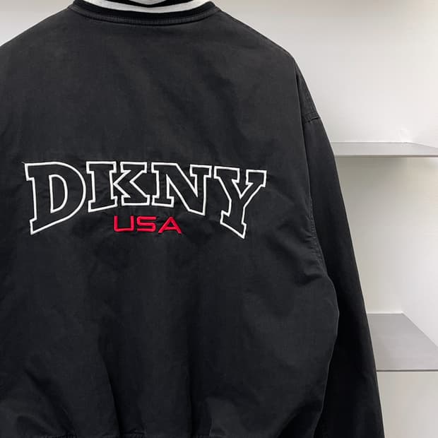 Dkny 백 로고 쇼트 봄버 자켓
