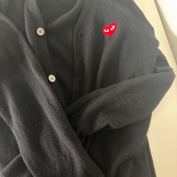 꼼데가르송 블랙 하트 와펜 가디건 M