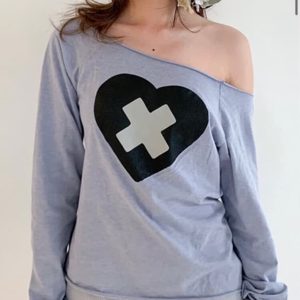 샵페어리 크로스 하트 컷 오프 티셔츠 블루