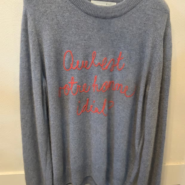 지 컷 라쿤 울 블루 컬러 레터링 니트