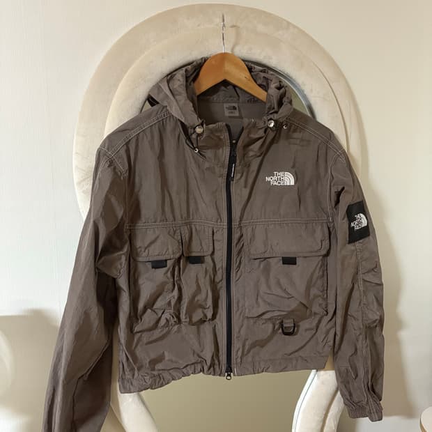 노스페이스 화이트라벨 전소미 바람막이 노스페이스 쉘던