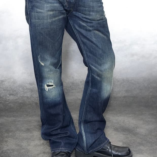 디젤 자티니 딥블루 데미지 워싱 플레어 부츠컷 데님팬츠