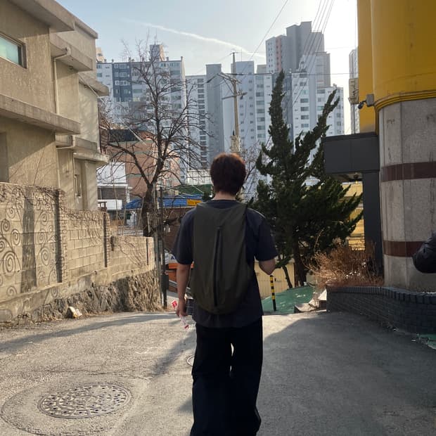 032c 뉴 클래식 와이드 레그 진 워시드 블랙