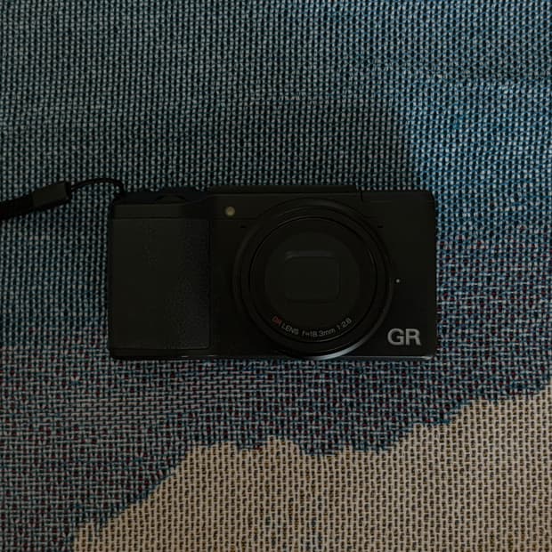 리코 GR2 디지털카메라 풀세트(카메라,베터리,충전기,스트랩,파우치 등)