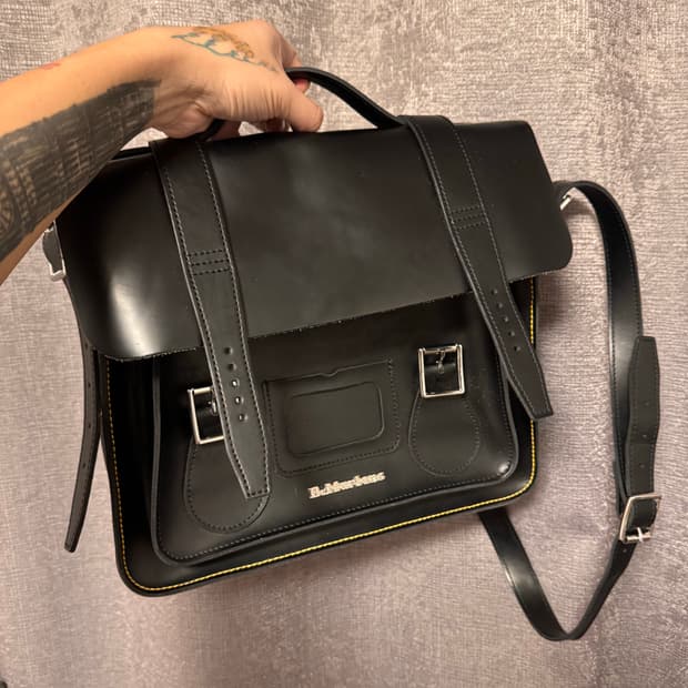 닥터마틴 사첼백