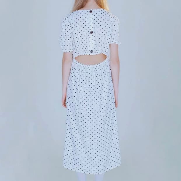 필로컬리 백슬릿 꽃단추 도트 롱 원피스 Free