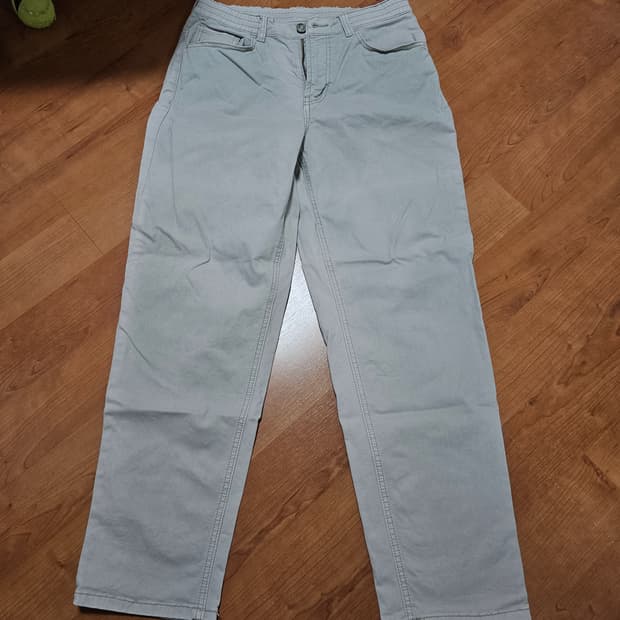 에피그램 화이트톤 면바지