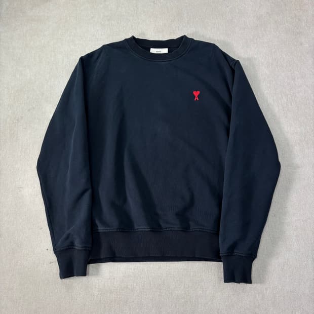 100 아미 스몰하트로고 챠콜 맨투맨 