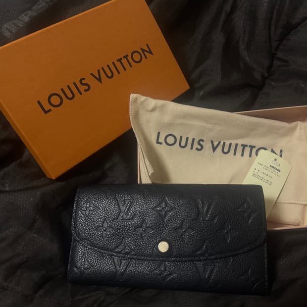 루이비통 에밀리 월릿 모노그램 앙프렝뜨 지갑 블랙