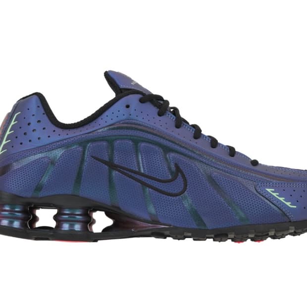 나이키 샥스 R4 블액 앤 핫펀치