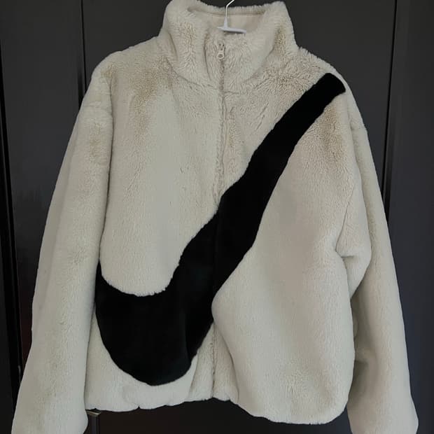 나이키 스우시 아이보리 퍼 자켓 L 사이즈