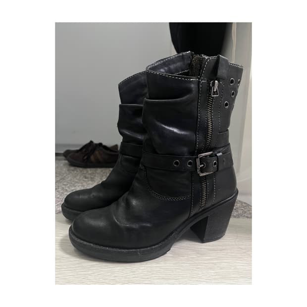 manas 마나스 버클 아일렛 사이드지퍼 부츠