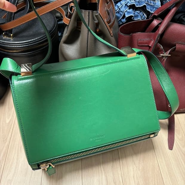 지방시 판도라 박스백 미듐