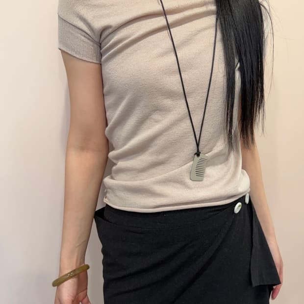 해칭룸 에르치바 erchiva Cowl Neck Curve Tee