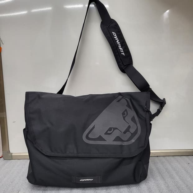 다이나핏 정품 메신저백 40x27x12cm