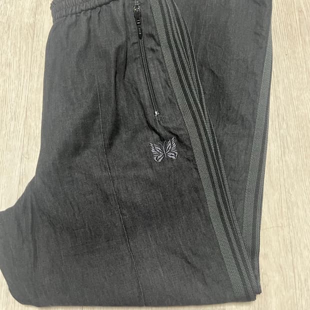 M)니들스X스튜디오스 스트레이트 데님트랙팬츠