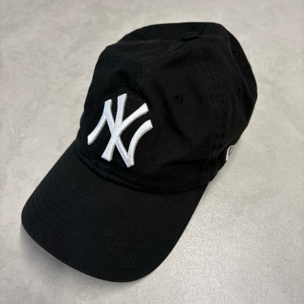 뉴에라 x MOMA 9twenty 볼캡 블랙