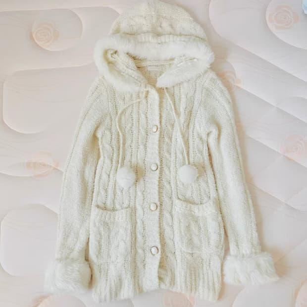 리즈리사 라떼갸루 폼폼이 후드 니트