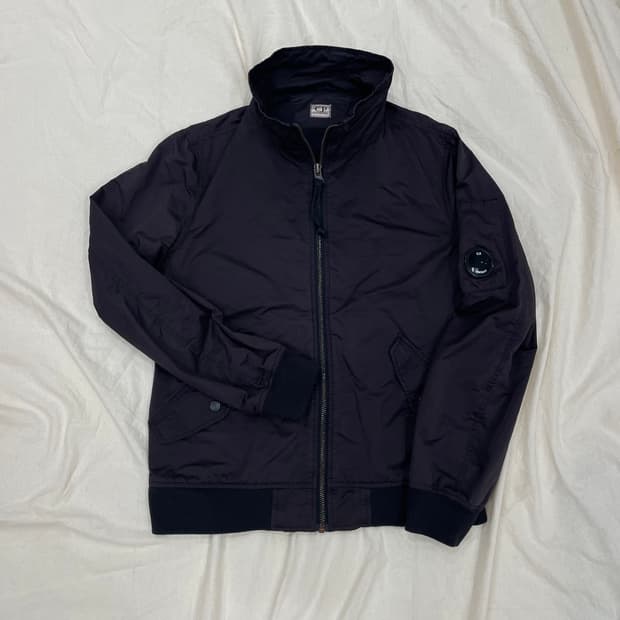 C.P. Company 씨피 컴퍼니 렌즈 와펜 가먼트 다잉 블루종