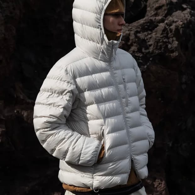 택포) 무신사 스탠다드 시티 레저 후디드 라이트 다운 재킷 스톤 화이트M