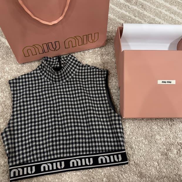 정품 미우미우 크롭티