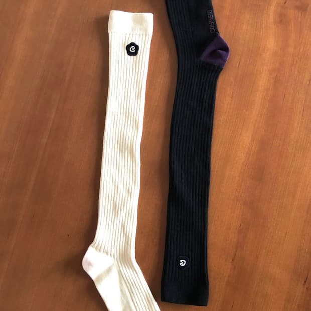 코이세이오 COYSEIO 플라워 로고 니삭스 크림