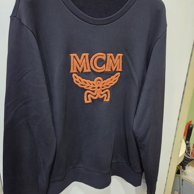 mcm 블랙 맨투맨