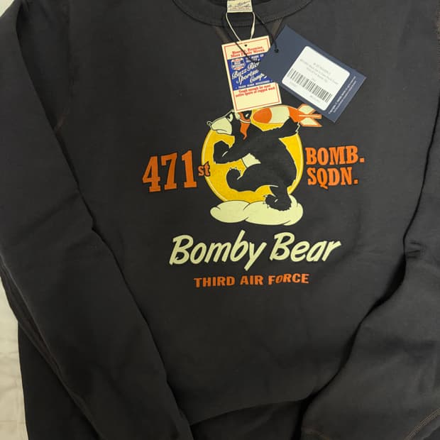 버즈릭슨 Bomb 스웻셔츠 XL 새상품 판매합니다 