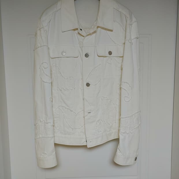 우영미 페이즐리 데님 트러커 핍니다