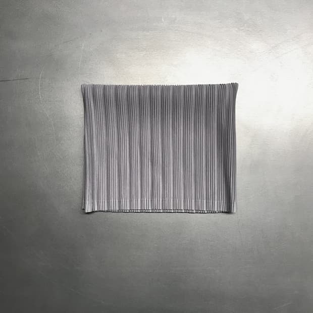 이세이 미야케 플리츠 플리즈 넥워머 그레이