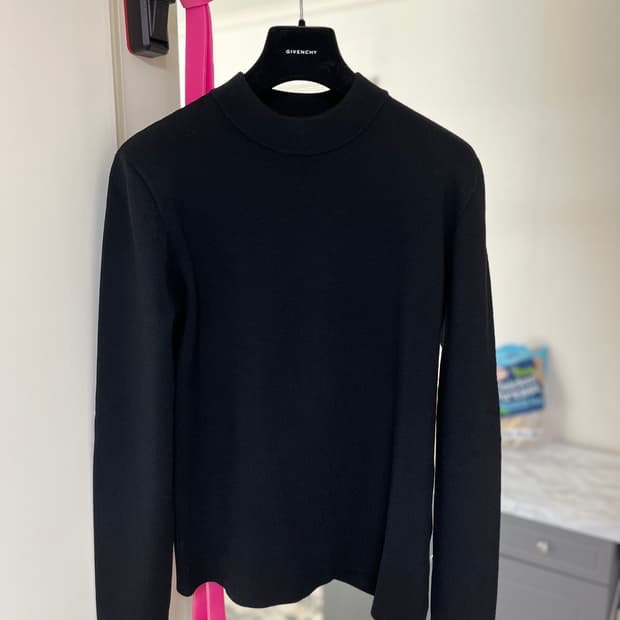 DKNY 디케이엔와이 / 반폴라 니트 / 블랙 / 사이즈 M