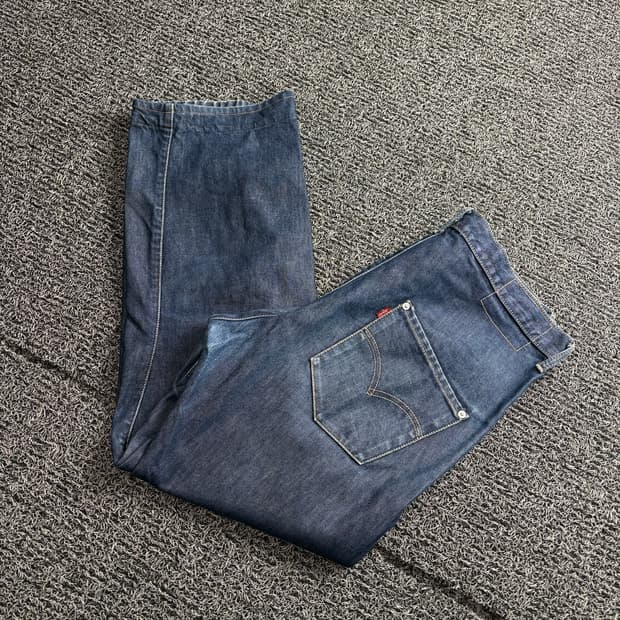 리바이스 엔지니어드 진 커브드 핏 데님 팬츠 3021