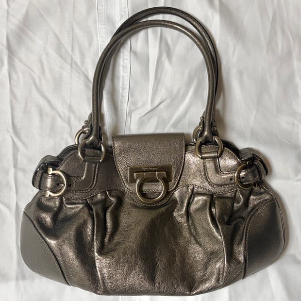 페레가모 페라가모 그레이 메탈릭 간치니 숄더백 가방