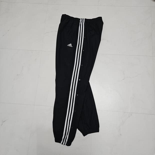 L 아디다스 사이드버튼 나일론 조거 트랙팬츠