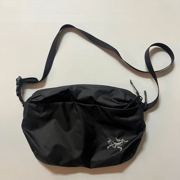 아크테릭스 헬리아드6 크로스바디백