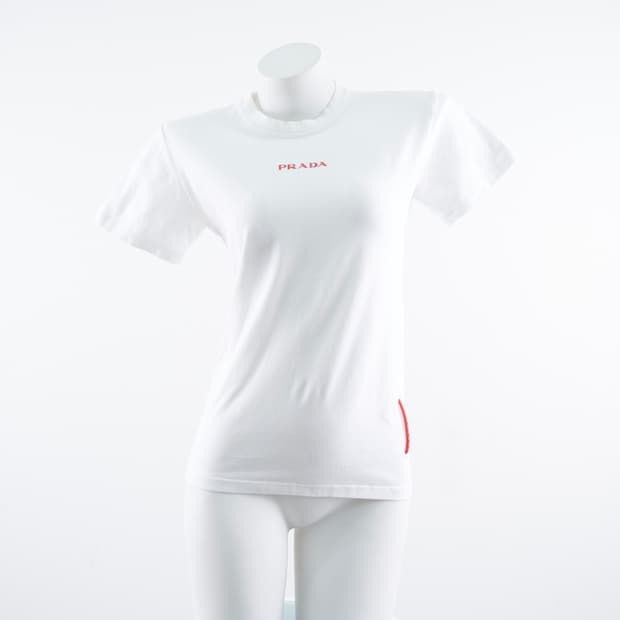 PRADA 레드네임 스몰로고 디테일 반팔 티셔츠