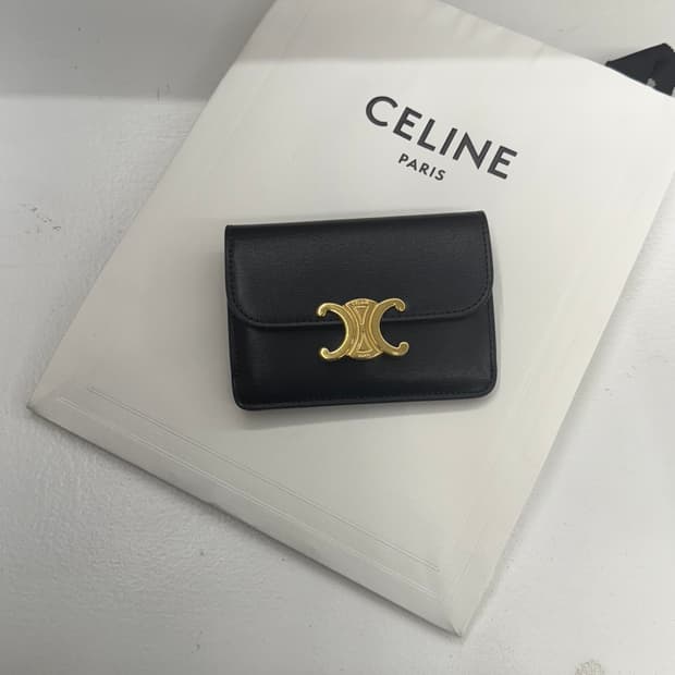 셀린느 트리옹프 플랩 카드지갑 블랙