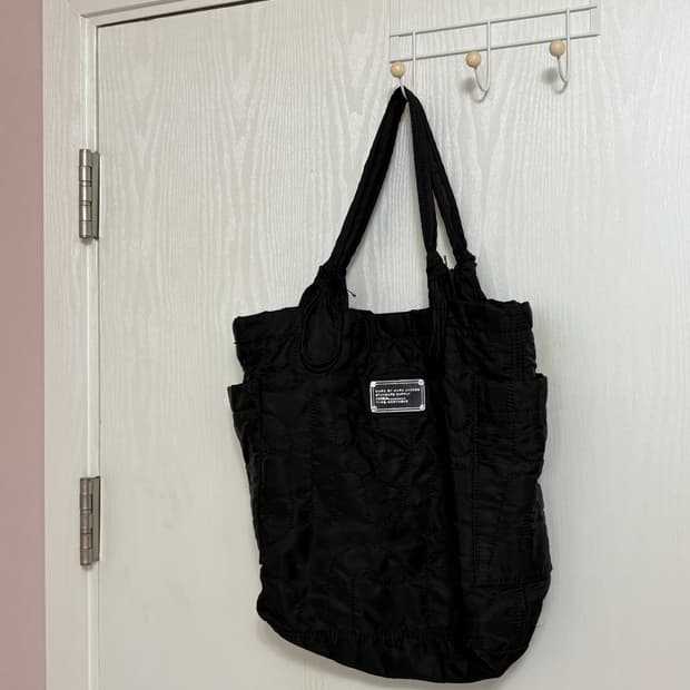 마크 제이콥스 나일론 퀼팅 토트백