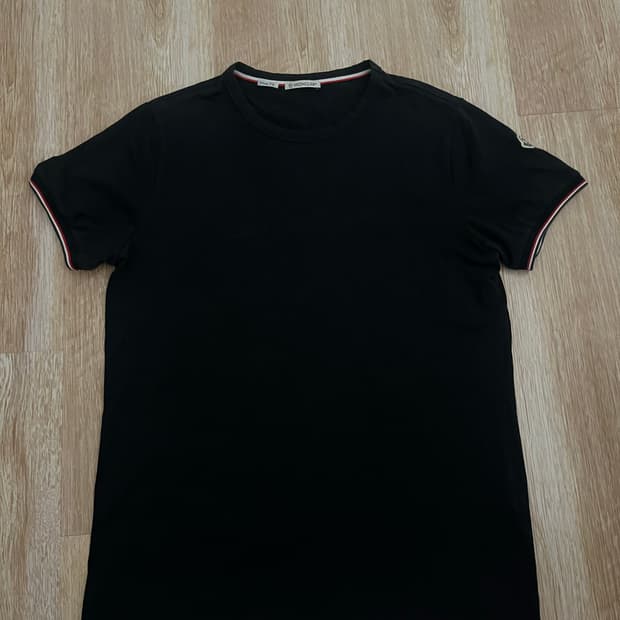 몽클레어 슬림핏 반팔