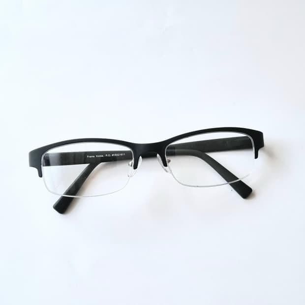 데드스탁 코받침있는뿔테 반테 안경테 651