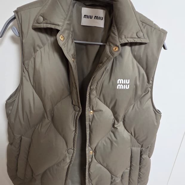 미우미우 패딩조끼