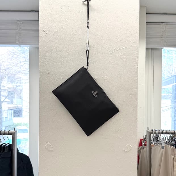 비비안 웨스트우드 블랙 orb로고 클러치백