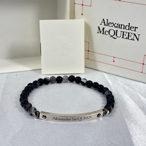 알렉산더맥퀸 스컬 팔찌