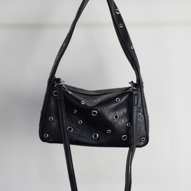 메탈 아일렛 백