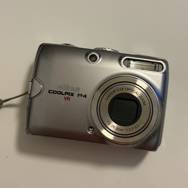니콘 쿨픽스 p4