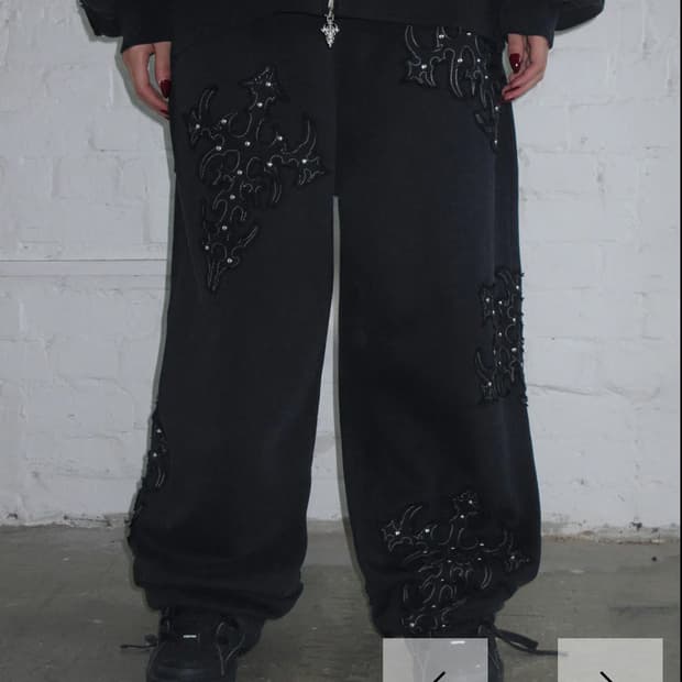 SINNER STUDDED OVERSIZED SWEATPANTS BLAC