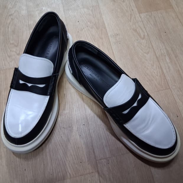 알렉산더 맥퀸 남성 페니로퍼 255사이즈