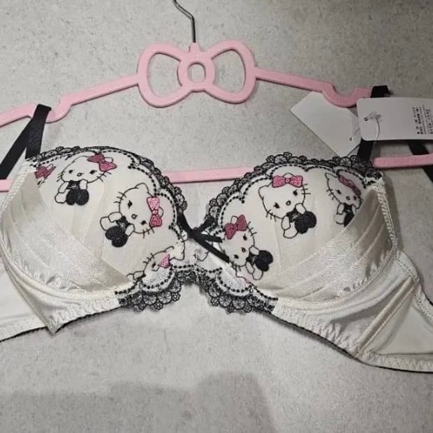 일본)헬로키티 자수 브라 화이트 핑크포인트 M