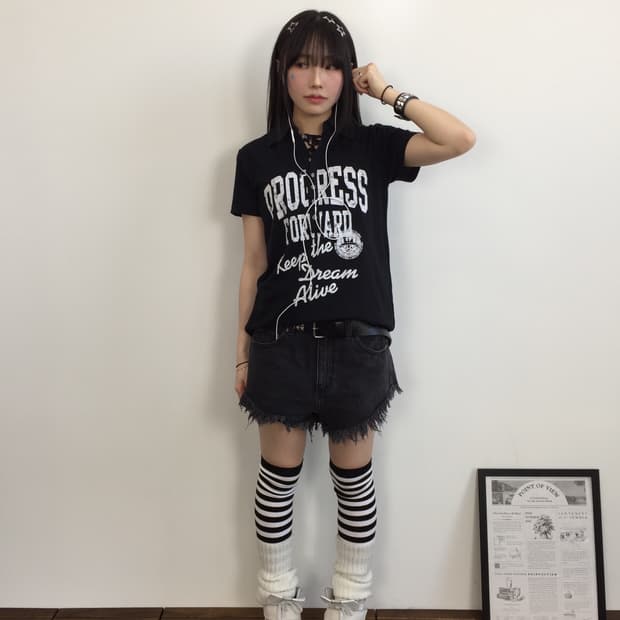 Jpn Y2k Musk-Style Graphic Collar Tee