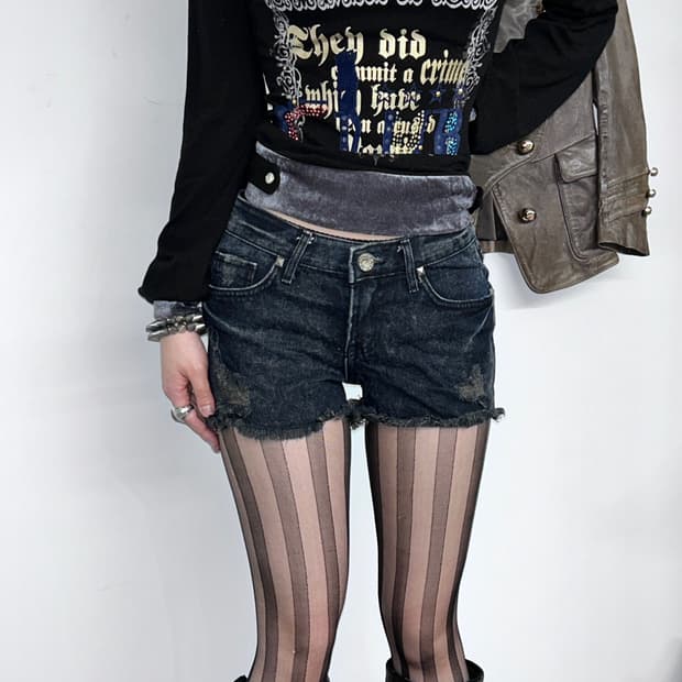 스터드 디스트레스드 블랙 데님 쇼츠